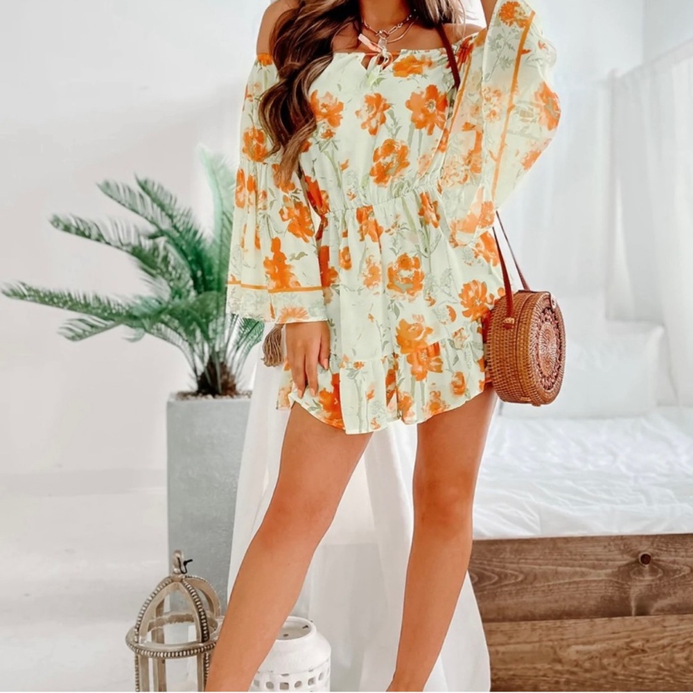 NWOT Flying Tomato Floral light green romper. Size small. Brand new. Never worn